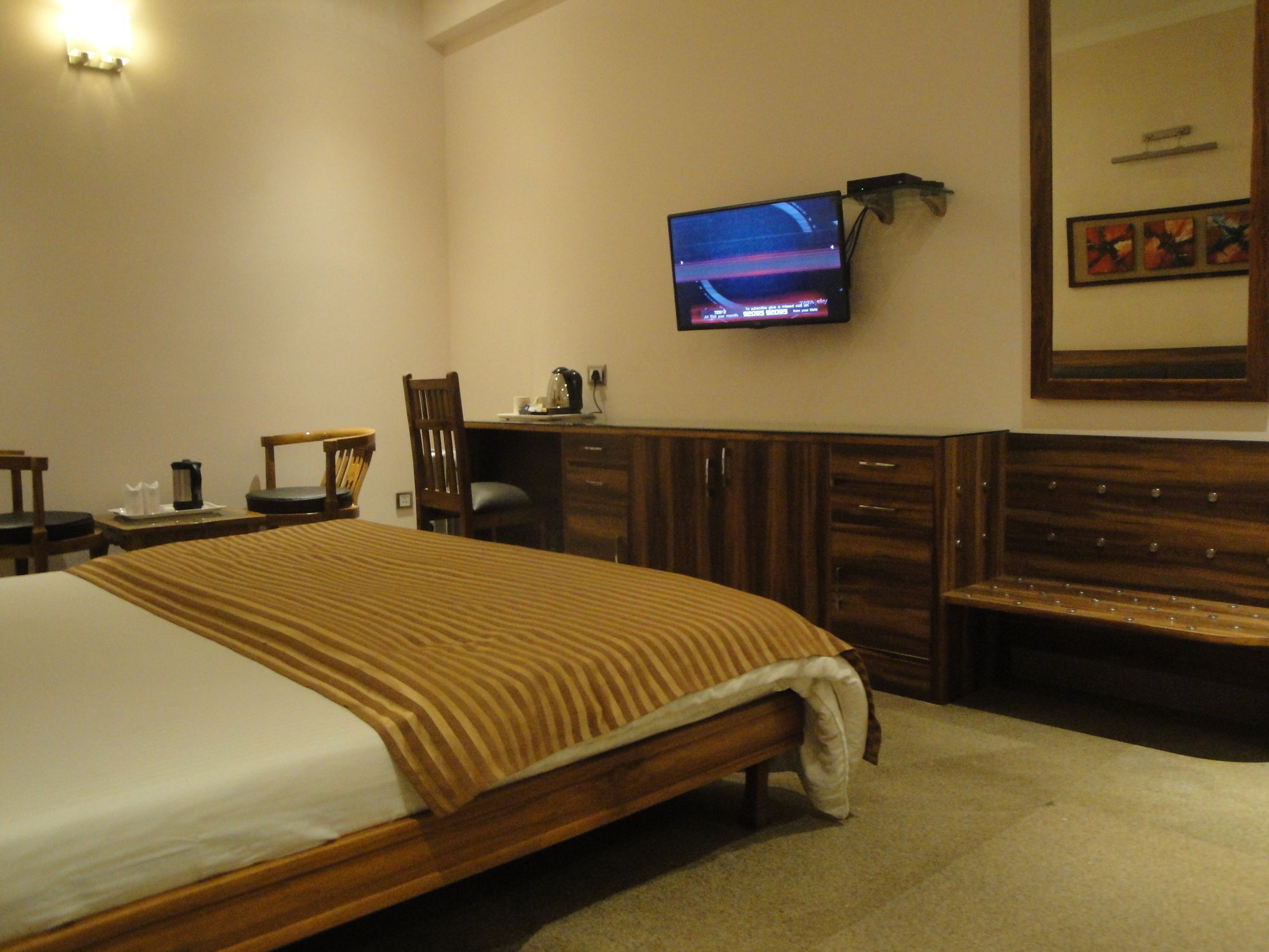 The Urmi Hotel Haridwar Ngoại thất bức ảnh